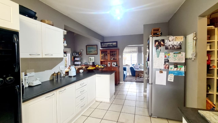 5 Bedroom Property for Sale in Merryhill Eastern Cape